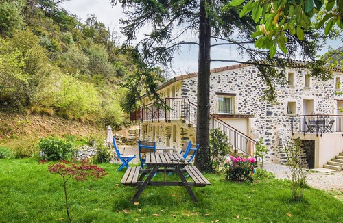 Meysse Apartment | Charming cottage in the middle of nature.