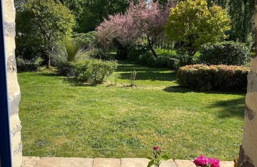 Saint-Nicolas-de-Redon Villa | Charming accommodation with swimming pool and garden.
