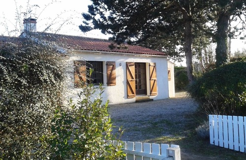 Saint-Vincent-sur-Jard House | Charming detached house close to the beach