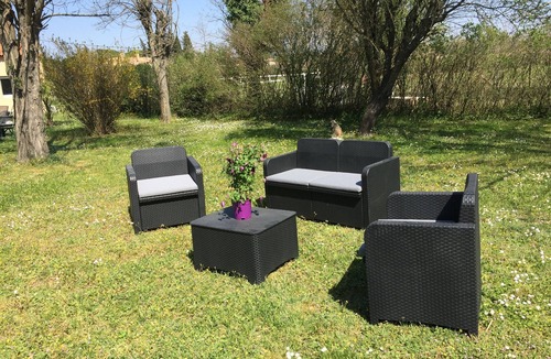 Saint-Quentin-la-Poterie House | Charming room in a quiet estate