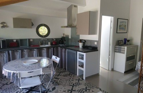 Villeneuve-les-Avignon Apartment | Charming, detached, 5mn walk from the center + CLIM