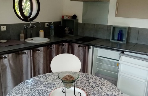 Villeneuve-les-Avignon Apartment | Charming, detached, 5mn walk from the center + CLIM