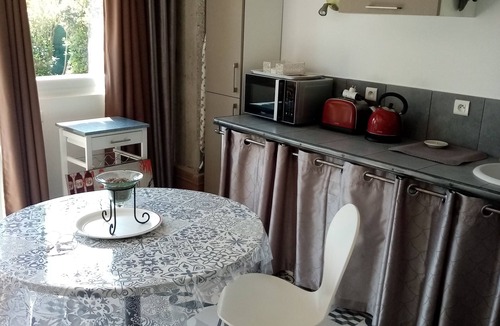 Villeneuve-les-Avignon Apartment | Charming, detached, 5mn walk from the center + CLIM