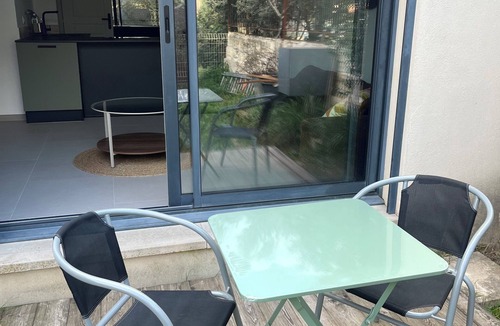 Villeneuve-les-Avignon Apartment | Charming 37 M2 studio with small garden in Villeneuve les Avignon
