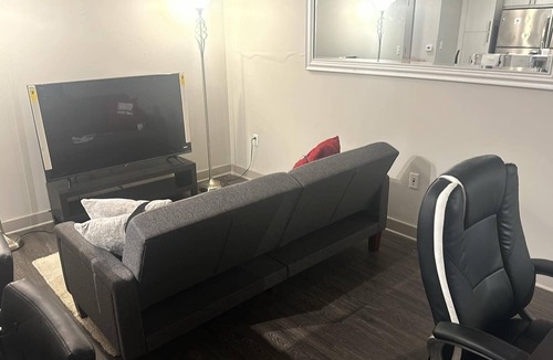 College Park Apartment | Charming Full Apartment in Hyattsville