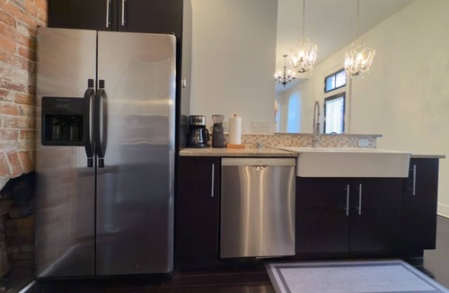 Mansion Hill House | Charming Full-House Conveniently-Located