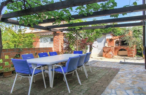 Spadici Apartment | Charming Fully-Equipped One-Bedroom Apartment Near the Beach in Poreč's Prime Location