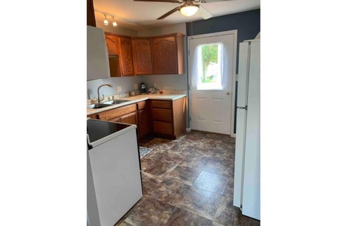Grand Island House | Charming Fully Furnished 2 Bedroom House & Garage