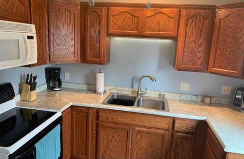 Grand Island House | Charming Fully Furnished 2 Bedroom House & Garage