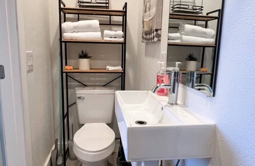 Glendale Apartment | Charming Fully Furnished Studio