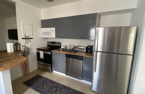 Liberty City House | Charming fully renovated 3 Bedroom