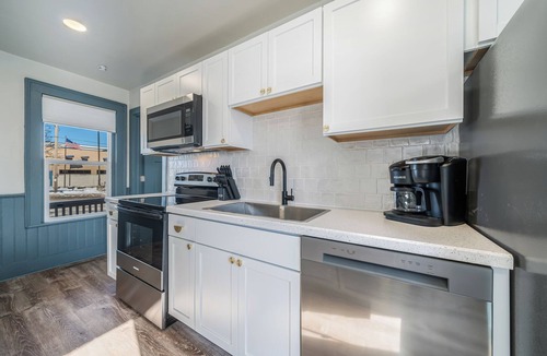 Appleton Apartment | Charming, Furnished Retreat with a Yard—Just Minutes from Downtown Appleton