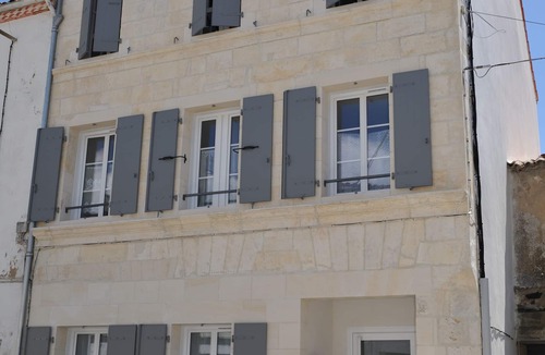 Saujon Apartment | Charming furnished with jacuzzi