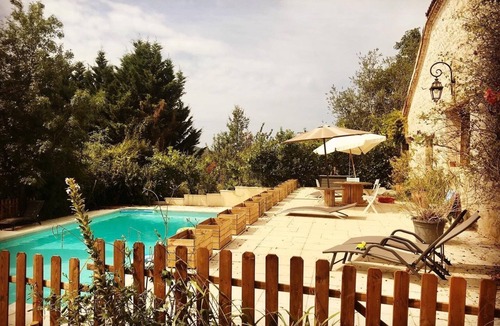 Lusignan-Petit Cottage | Charming gîte in a green setting