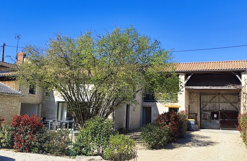 Loudun House | Charming gîte in Loudun-Idéal for 6 people
