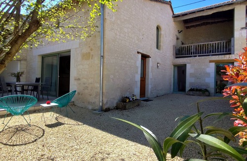 Loudun House | Charming gîte in Loudun-Idéal for 6 people