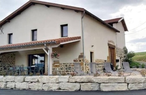 Bully House | Charming gîte15 pers vignes Beaujolais pierres dorées Lyon