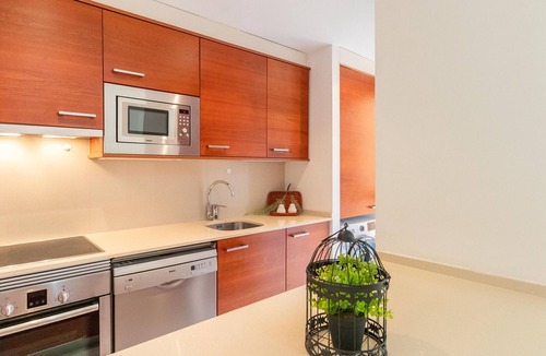 Bonmont Terres Noves Apartment | Charming Ground Floor Apartment in Bonmont