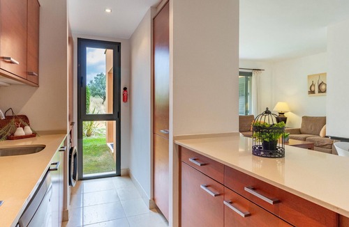 Bonmont Terres Noves Apartment | Charming Ground Floor Apartment in Bonmont