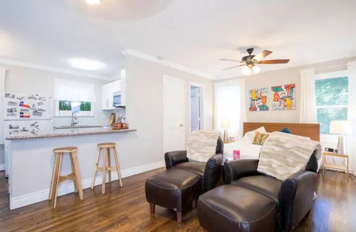 Montrose Apartment | Charming Garage Apartment
