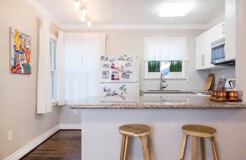 Montrose Apartment | Charming Garage Apartment