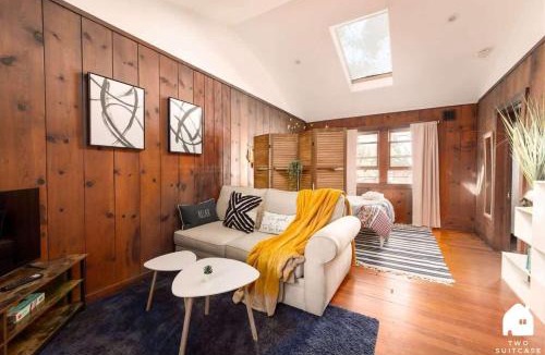 Downtown Berkeley House | Charming Garden Cottage & Walk to UC & BART & Parking