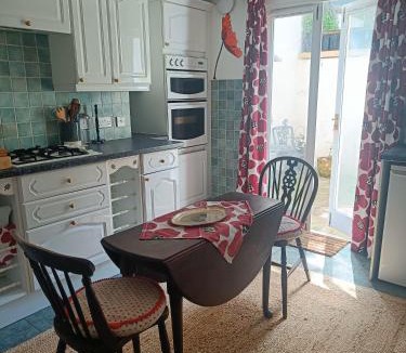 Gravesend Apartment | Charming Garden Flat