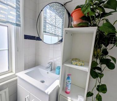 Larkhall Apartment | Charming Garden Flat in Battersea