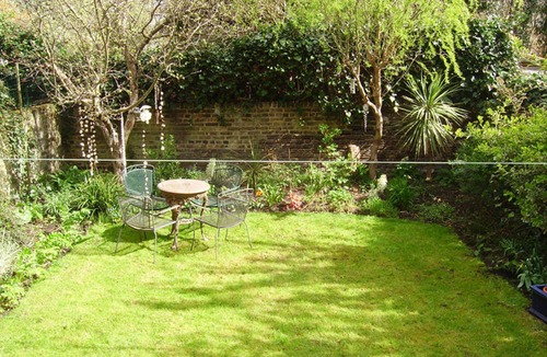 Brownswood Apartment | Charming garden flat in central London