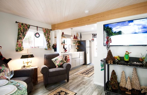 Belmont Heights Apartment | Charming garden Hideaway apartment in Belmont Heights. Abundant outdoor seating.