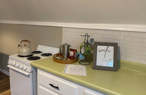 Wise Apartment | Charming Garden Loft within walking distance of historic downtown Warrenton