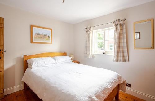 Bury St Edmunds House | Charming Georgian flint cottage