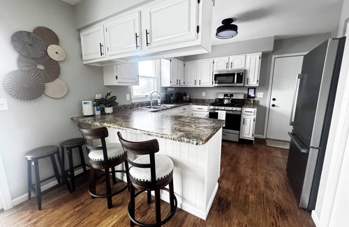 Scott County House | Charming Getaway: 3 BR LeClaire Home