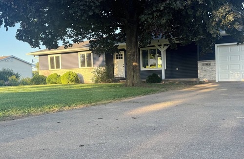 Scott County House | Charming Getaway: 3 BR LeClaire Home