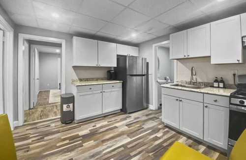 Stamford Apartment | Charming Getaway: Bespoke Comfort, Prime Location