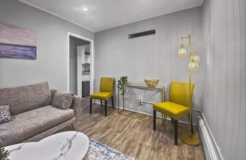 Stamford Apartment | Charming Getaway: Bespoke Comfort, Prime Location