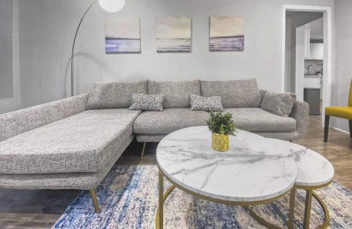 Stamford Apartment | Charming Getaway: Bespoke Comfort, Prime Location