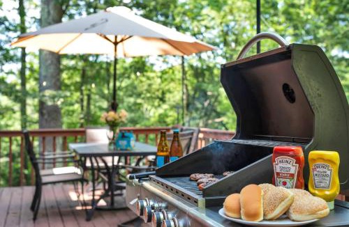 Tafton House | Charming Getaway Minutes from Lake Wallenpaupack