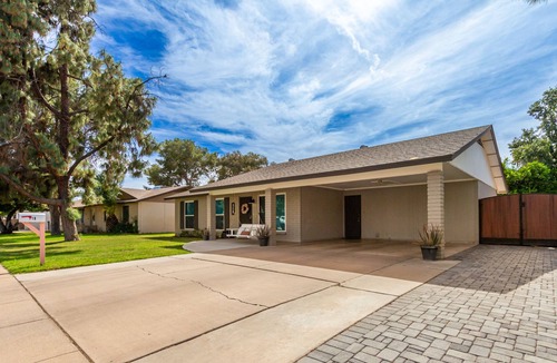 Gilbert House | Charming Getaway near Downtown Gilbert {NEW listing}