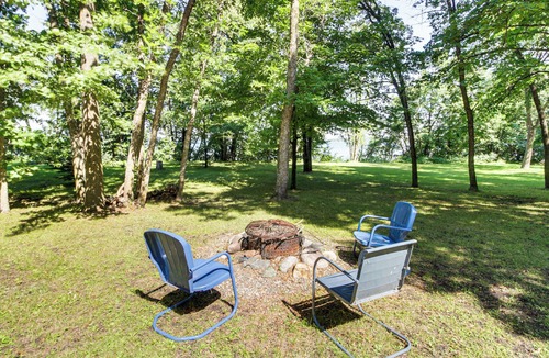 Clitherall Cabin | Charming Getaway: Rustic Cabin on West Battle Lake