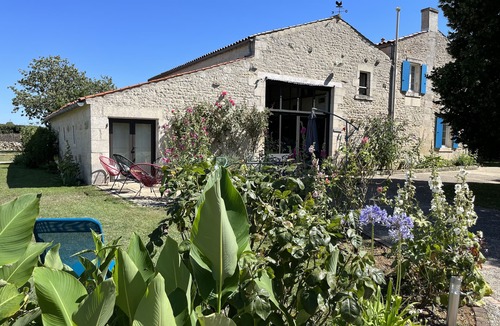 Benet House | Charming gîte (8/10pers) in the Marais Poitevin Vendée with heated swimming pool
