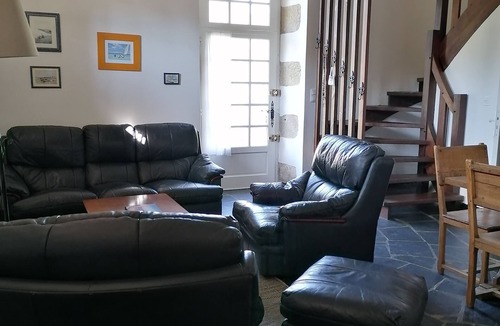 Ambon House | Charming gite between land and sea,
