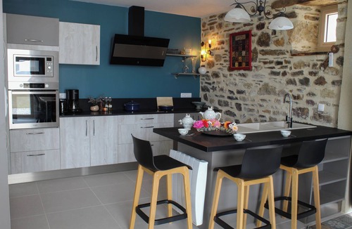 Les Champs-Geraux Cottage | Charming gîte with all modern conveniences on a large plot of land in a flower farm.