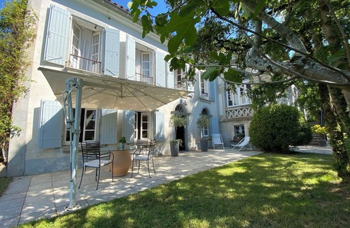 Marssac-sur-Tarn House | CHARMING GITE ON THE TARN WITH PADDLE AND PEDALO