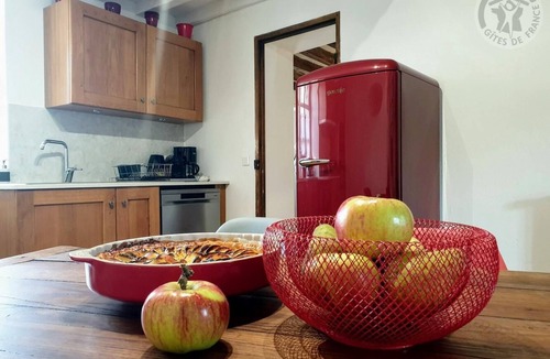 Neuilly-en-Vexin House | Charming gîte with garden and fireplace