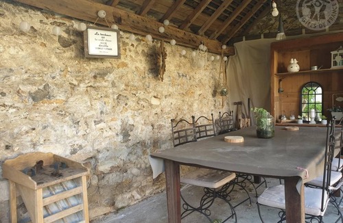 Neuilly-en-Vexin House | Charming gîte with garden and fireplace