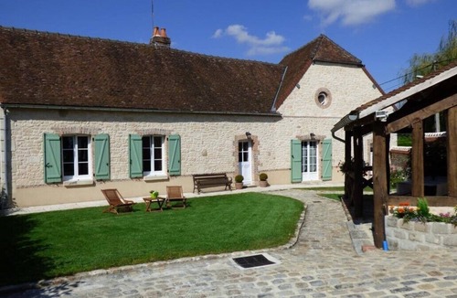 Esternay House | Charming gite in Champagne with heated indoor pool