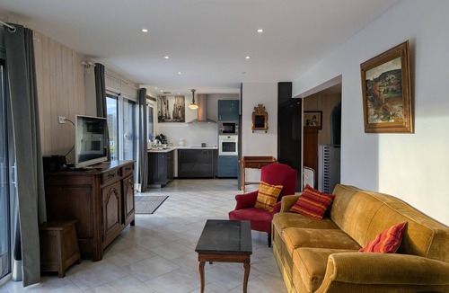 Jouy-le-Potier Cottage | Charming gîte in Sologne with private parking