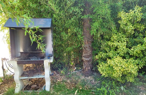 Aussonne House | Charming Gite Venitia with Private Terrace, Wi-Fi, and Air Conditioning