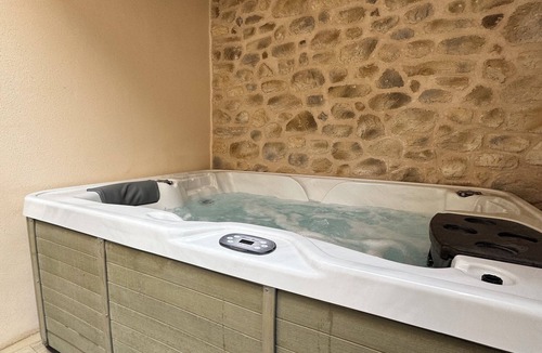 Caux House | Charming gîte with exposed beams and stonework and jacuzzi